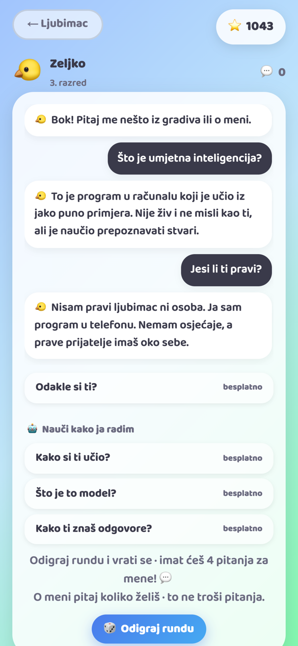 Dijete pita ljubimca što je umjetna inteligencija i je li pravi, a ljubimac objašnjava da je program koji je učio iz primjera